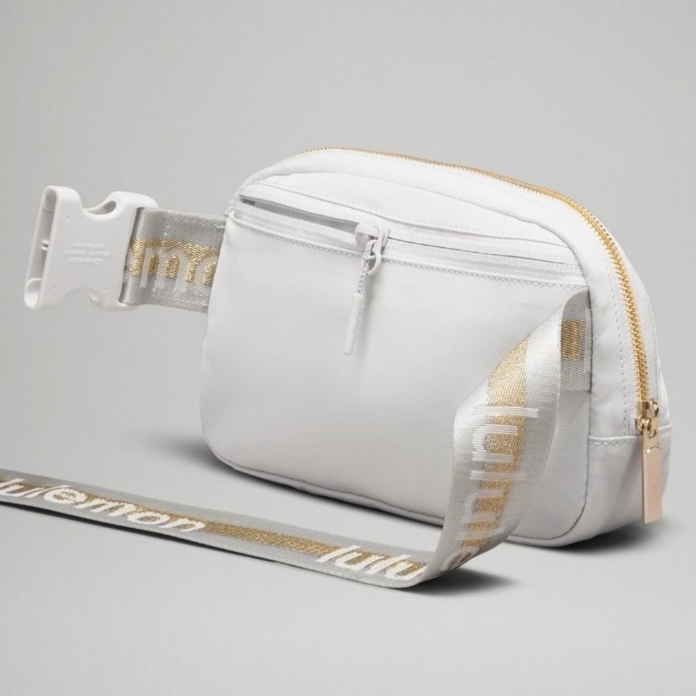 Lululemon Everywhere Belt Bag Vapor Gold White Wordmark Logo Crossbody Bag NWT - Picture 7 of 9